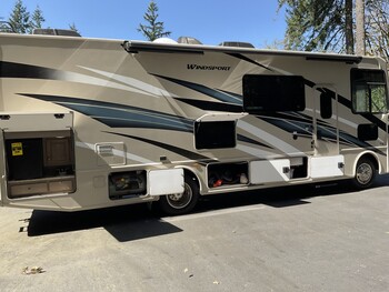Thumbnail of RV