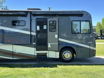 Thumbnail of RV
