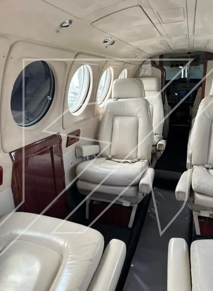 7132/beechcraft-king-air-b200-1985-flightmarket-id-7132-32294.webp