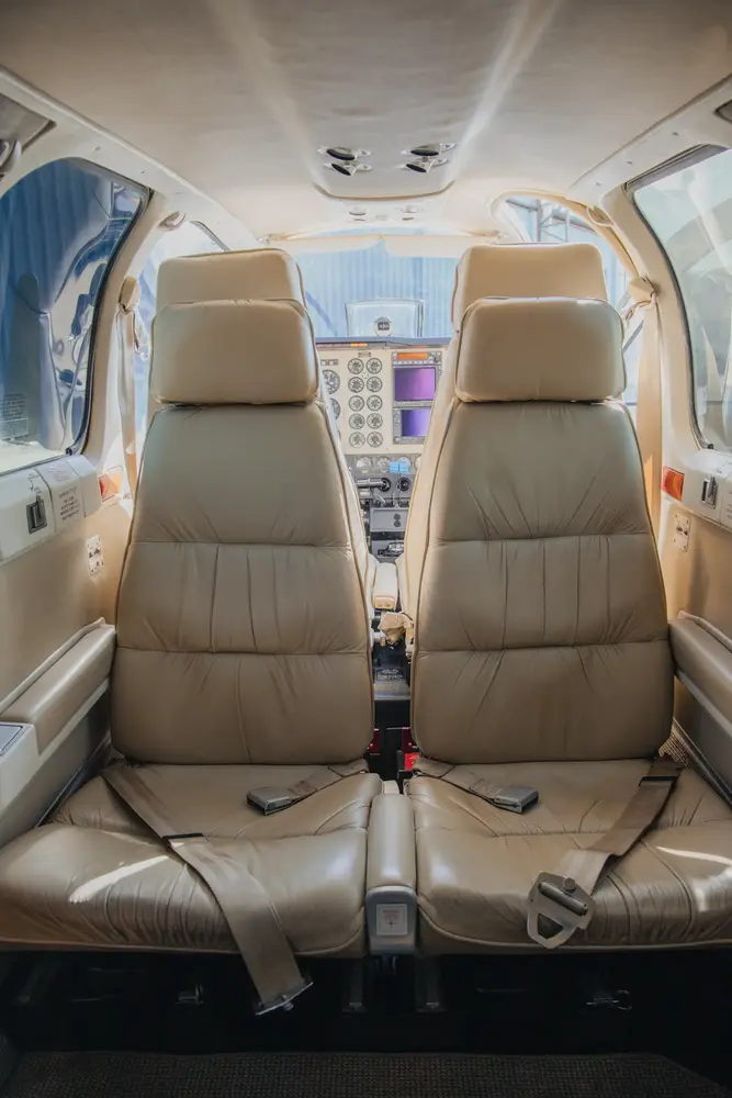 7210/beechcraft-baron-58-2001-flightmarket-id-7210-05508.webp