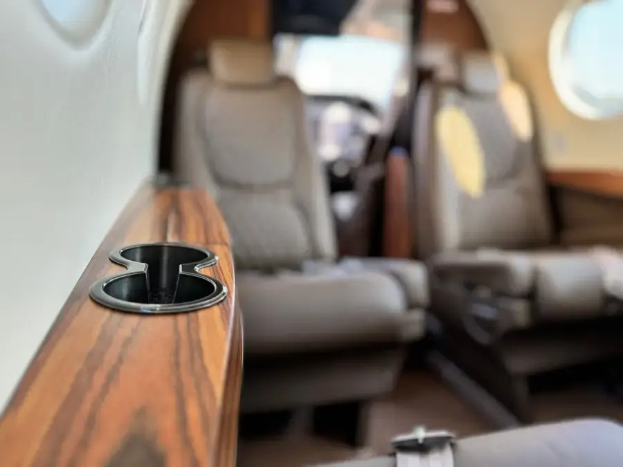 7434/beechcraft-king-air-c90a-1990-flightmarket-id-7434-20257.webp