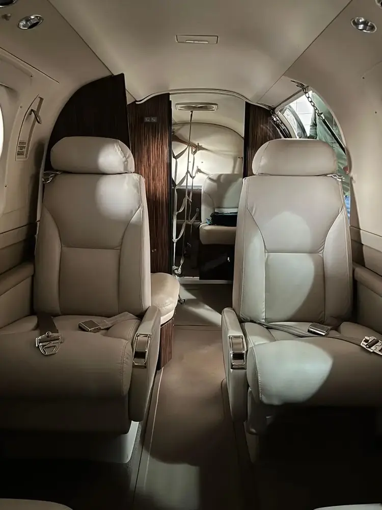 7606/beechcraft-king-air-c90gti-2008-flightmarket-id-7606-12420.webp