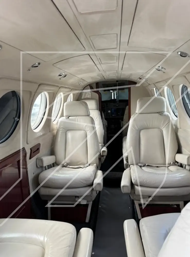 7132/beechcraft-king-air-b200-1985-flightmarket-id-7132-32293.webp