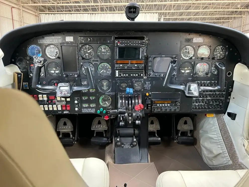 7828/neiva-piper-emb-810d-seneca-iii-1985-flightmarket-id-7828-33462.webp
