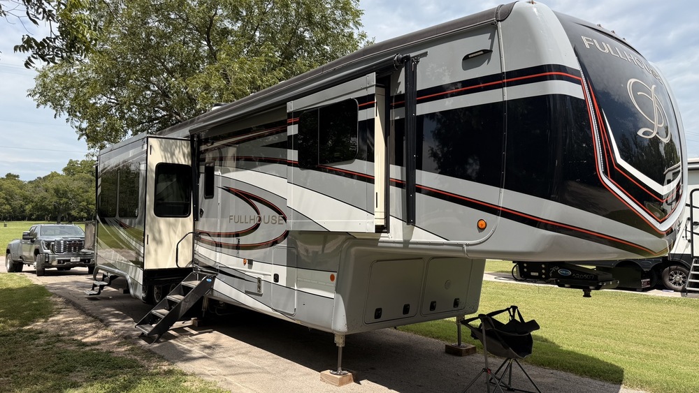 Photo of Rv