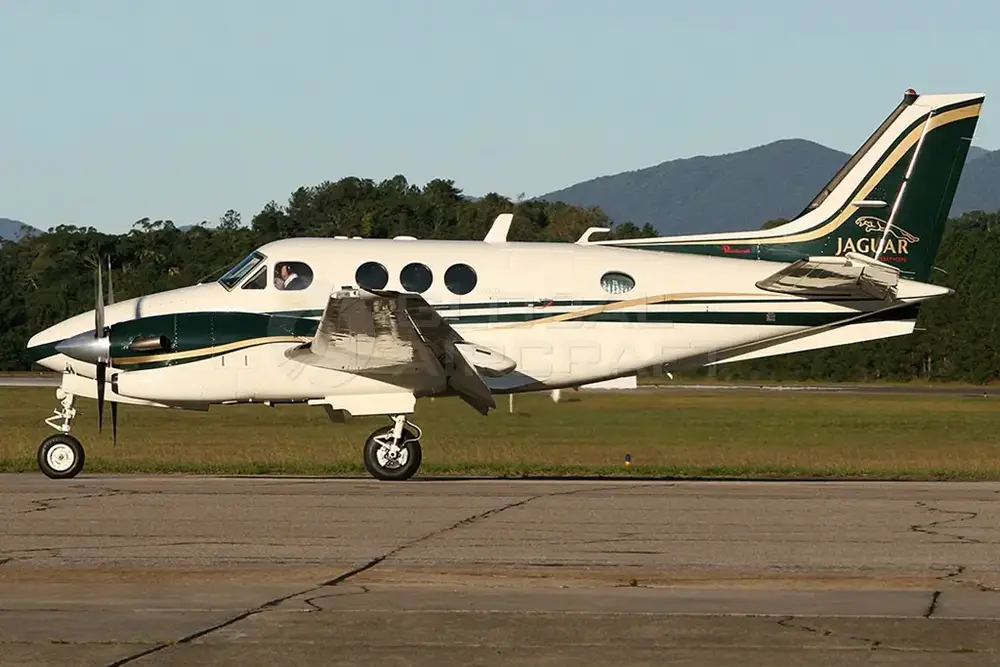 7089/beechcraft-king-air-c90b-2000-flightmarket-id-7089-23130.webp
