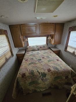 Thumbnail of RV