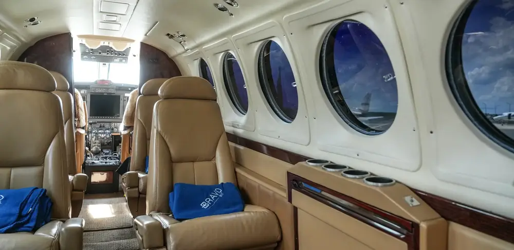 7842/beechcraft-king-air-b200-1997-flightmarket-id-7842-05021.webp