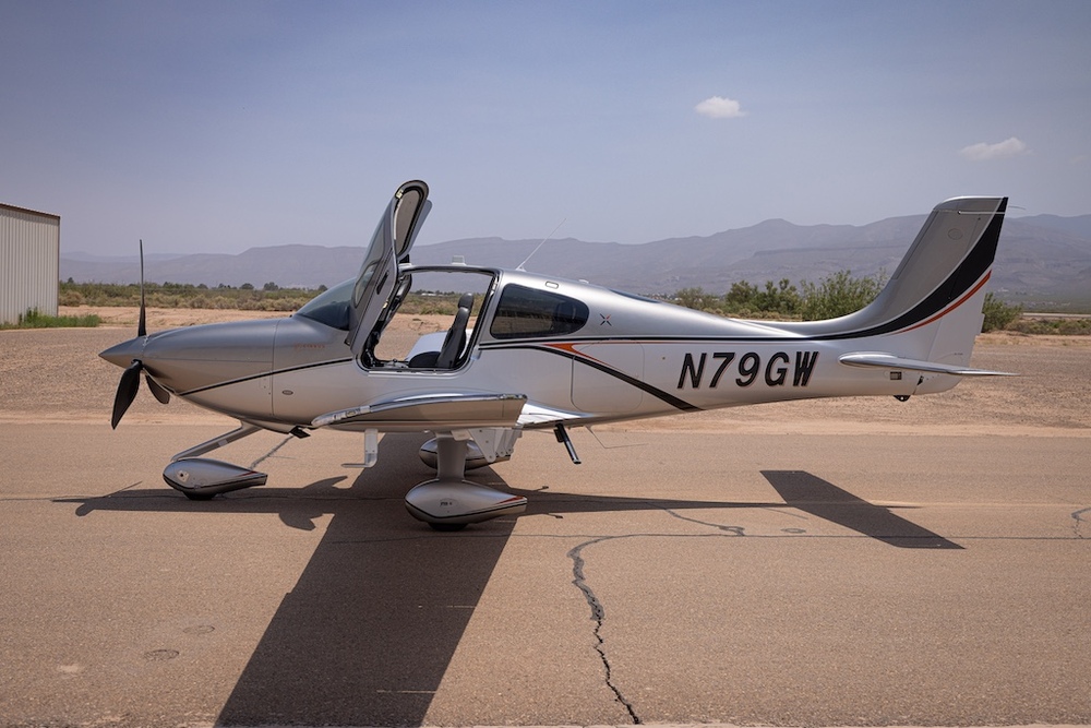 N79GW_2.jpg