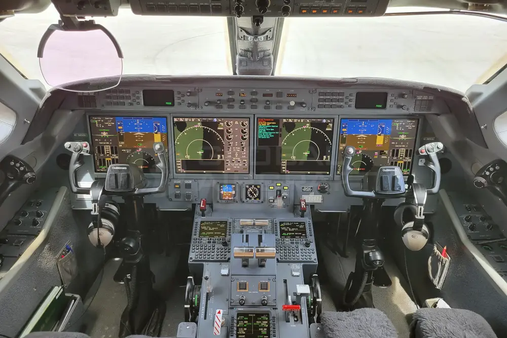 7501/gulfstream-g550-2006-flightmarket-id-7501-04212.webp