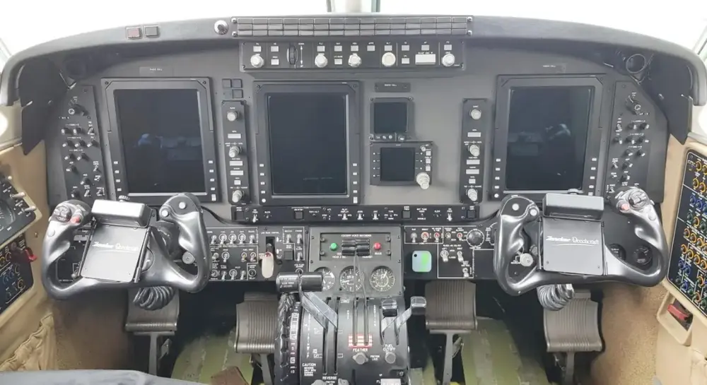 7295/beechcraft-king-air-c90gtx-2011-flightmarket-id-7295-52367.webp