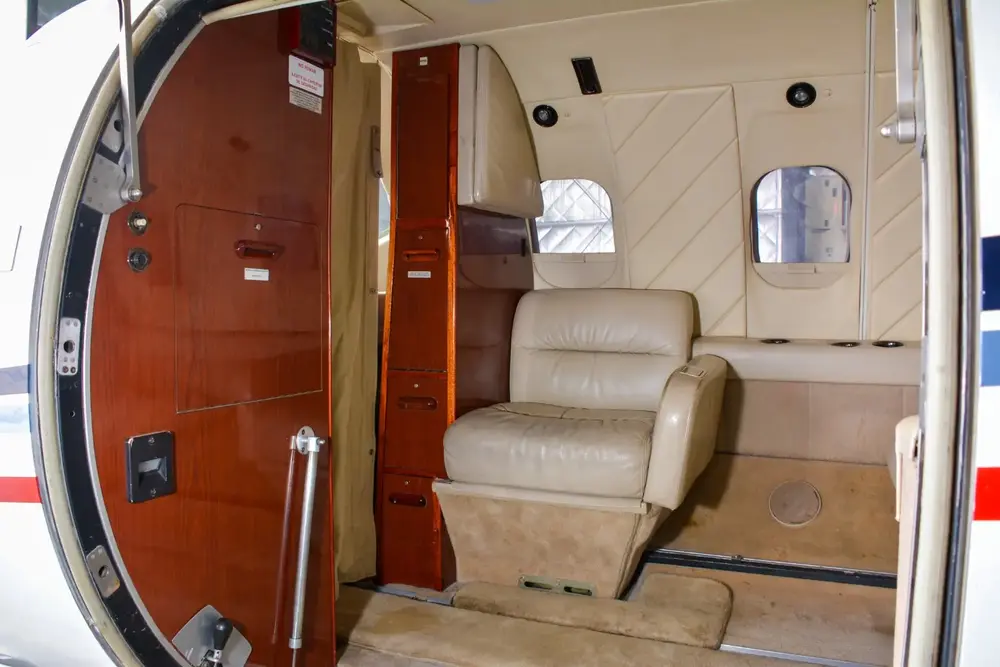 7080/learjet-25d-1981-flightmarket-id-7080-09462.webp