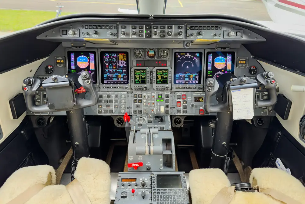 7809/learjet-40xr-2006-flightmarket-id-7809-335415.webp