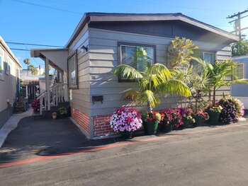 Thumbnail of mobile home