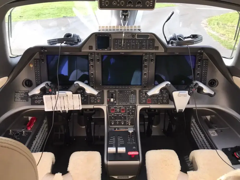 7878/embraer-phenom-100-2010-flightmarket-id-7878-12404.webp