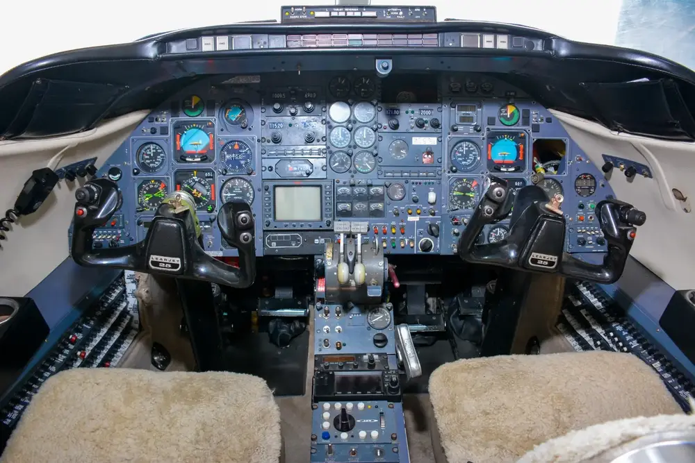 7080/learjet-25d-1981-flightmarket-id-7080-09467.webp