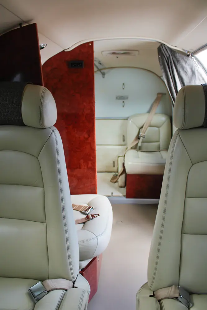 7683/beechcraft-king-air-c90b-2001-flightmarket-id-7683-15177.webp