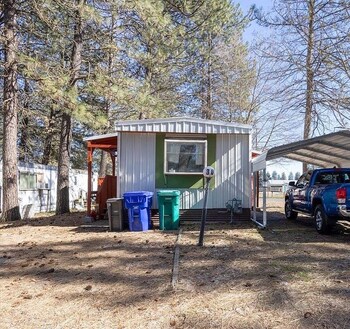 Thumbnail of mobile home
