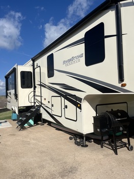 Thumbnail of RV