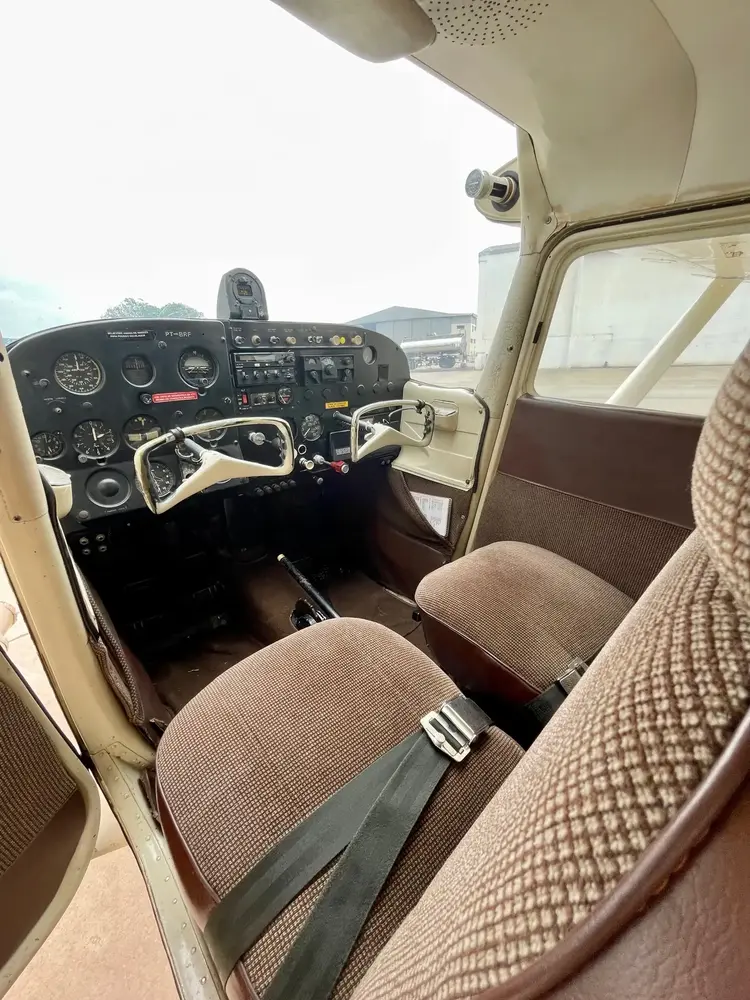 7037/cessna-172-skyhawk-1962-flightmarket-id-7037-57377.webp