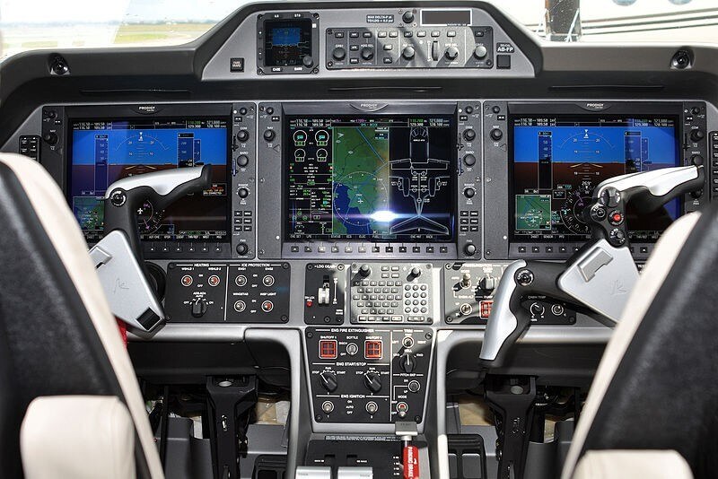 3904/embraer-phenom-100-2011-4-venda-flightmarket-5514.jpg