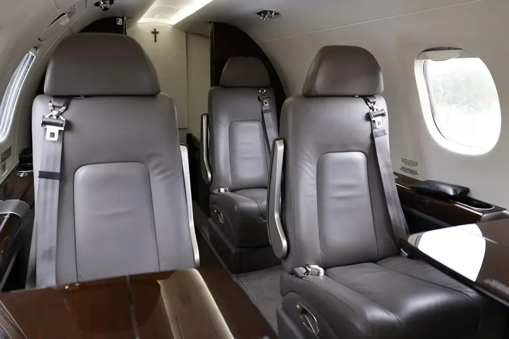 7311/embraer-phenom-300-2018-flightmarket-id-7311-47342.webp