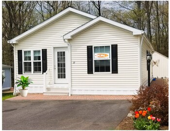 Thumbnail of mobile home
