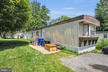 Thumbnail of mobile home