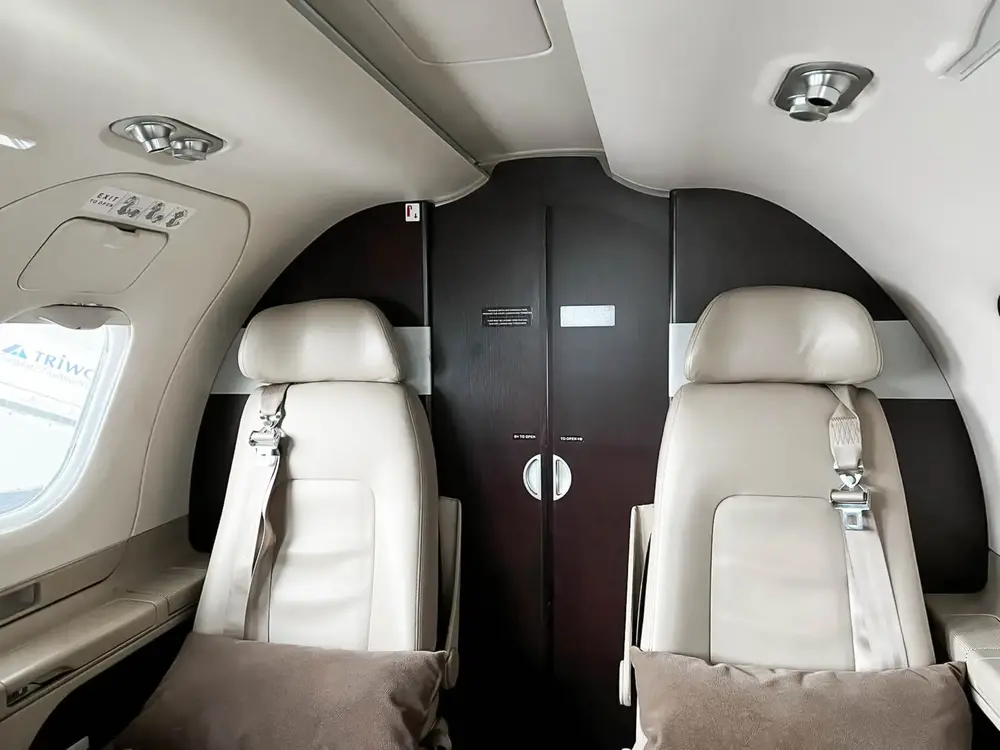 7658/embraer-phenom-100-2010-flightmarket-id-7658-30392.webp