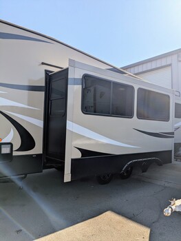 Thumbnail of RV