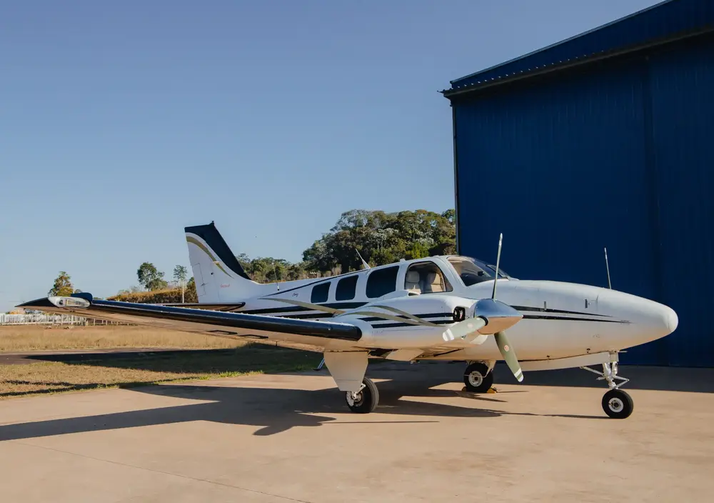 7210/beechcraft-baron-58-2001-flightmarket-id-7210-05520.webp
