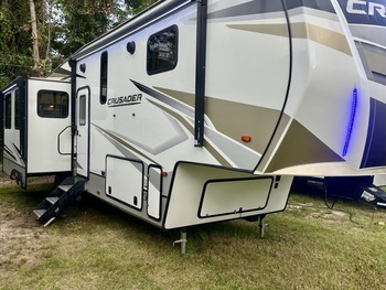 Thumbnail of RV