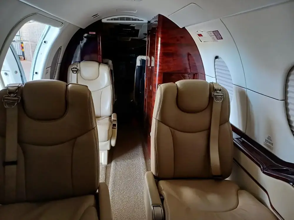 7780/hawker-400a-2002-flightmarket-id-7780-05283.webp