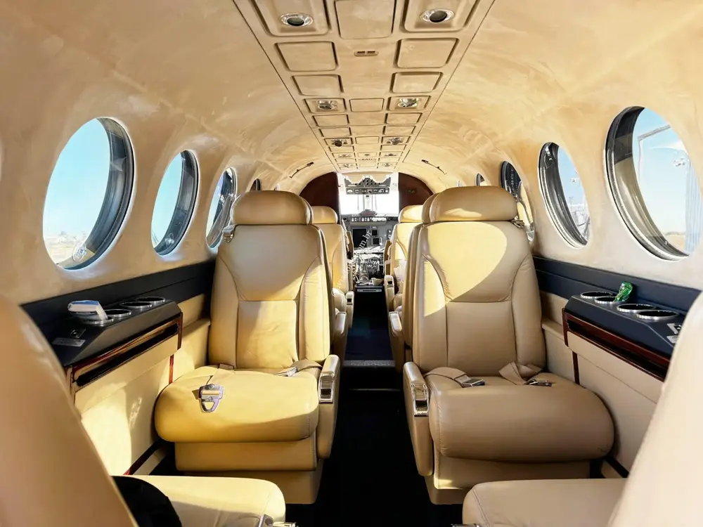 7263/beechcraft-king-air-350-2008-flightmarket-id-7263-44227.webp