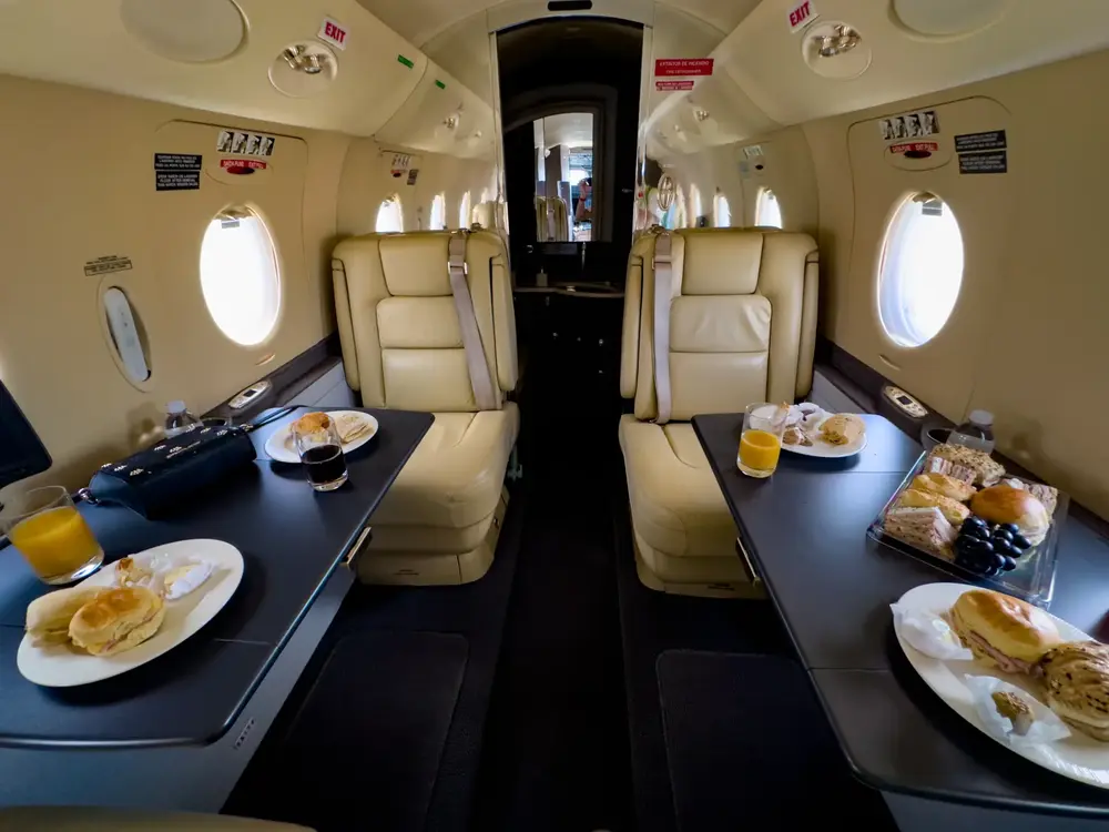 7586/gulfstream-g150-2007-flightmarket-id-7586-27513.webp