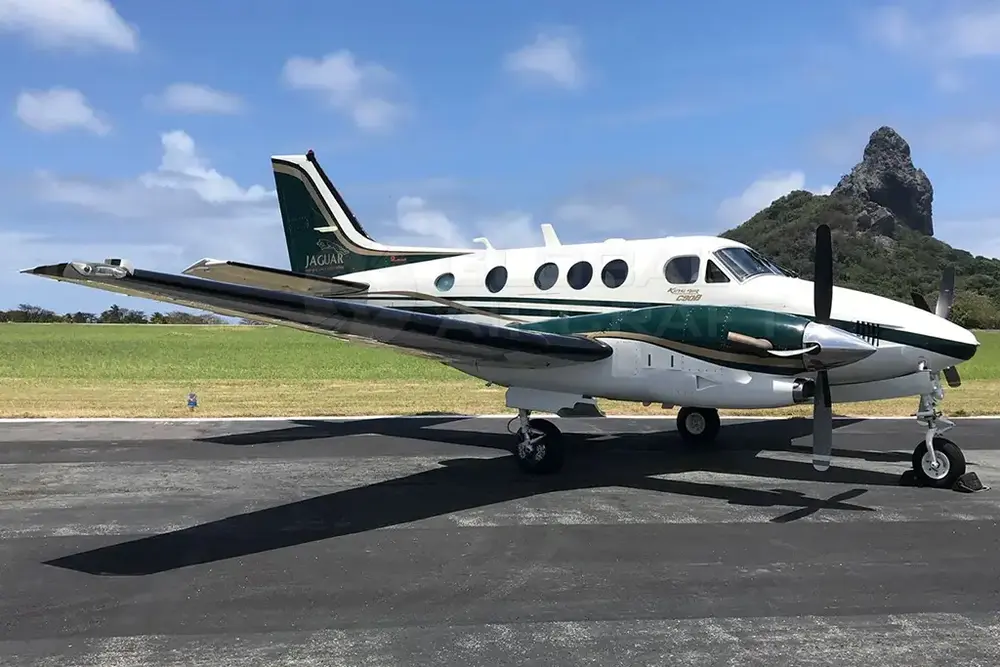 7089/beechcraft-king-air-c90b-2000-flightmarket-id-7089-23145.webp
