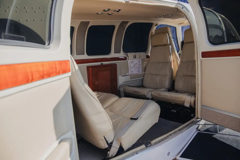 7210/beechcraft-baron-58-2001-flightmarket-id-7210-05496.webp