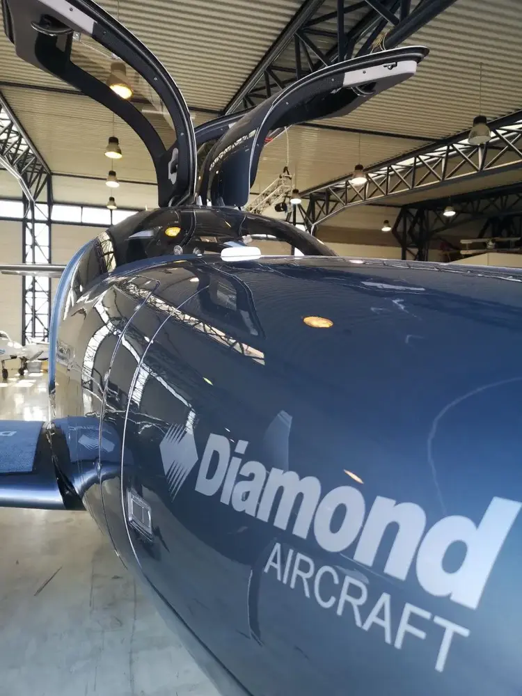 7535/diamond-da-62-2022-flightmarket-id-7535-47294.webp