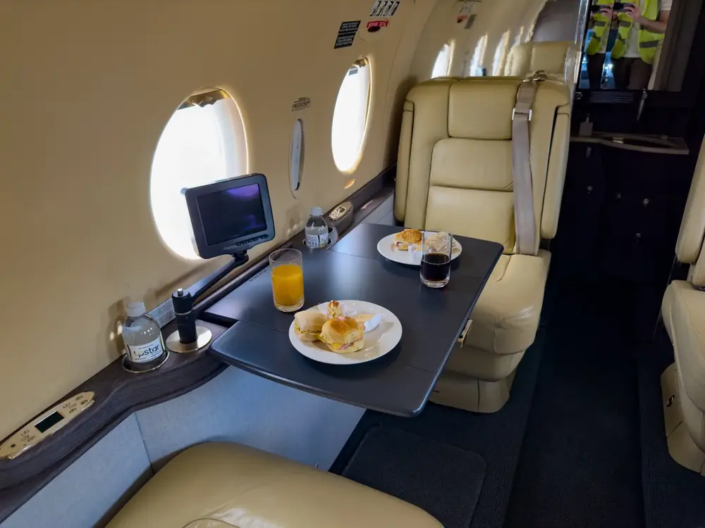 7586/gulfstream-g150-2007-flightmarket-id-7586-27527.webp