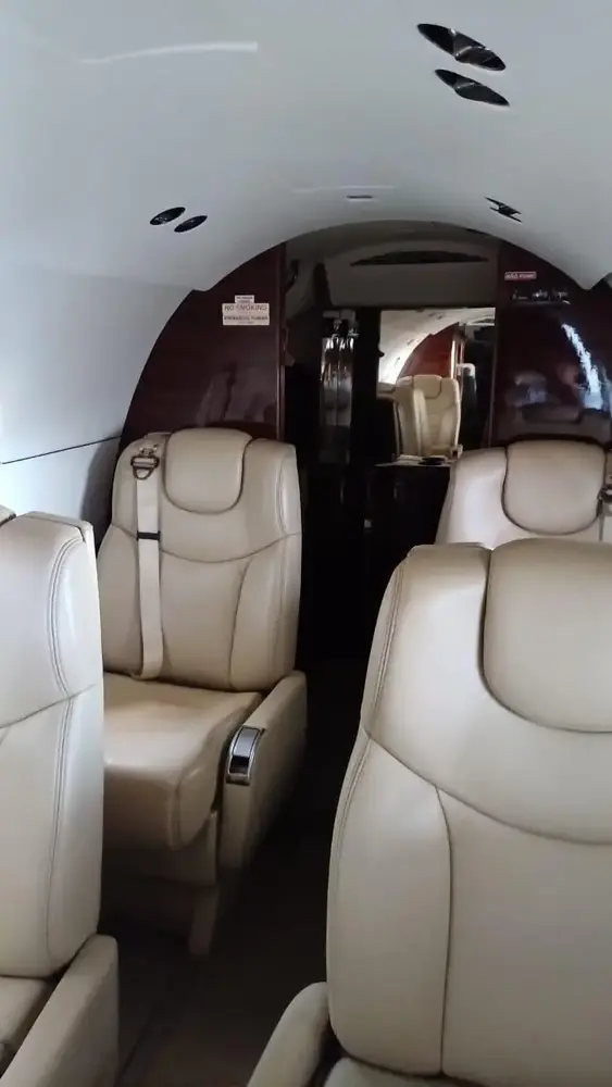7780/hawker-400a-2002-flightmarket-id-7780-05287.webp