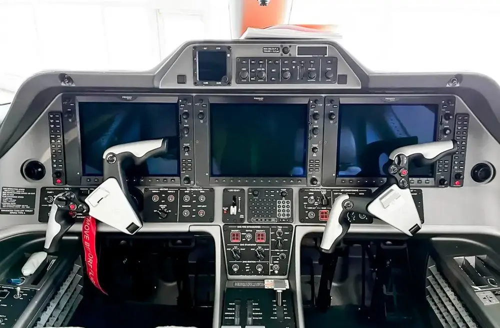 7662/embraer-phenom-100-2010-flightmarket-id-7662-01583.webp