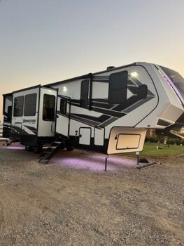 Thumbnail of RV